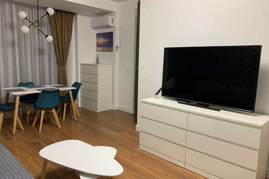 Andreve Apartment By Onix Blue Mamaia Nord, Baby Friendly, Private Parking ナボダリ エクステリア 写真